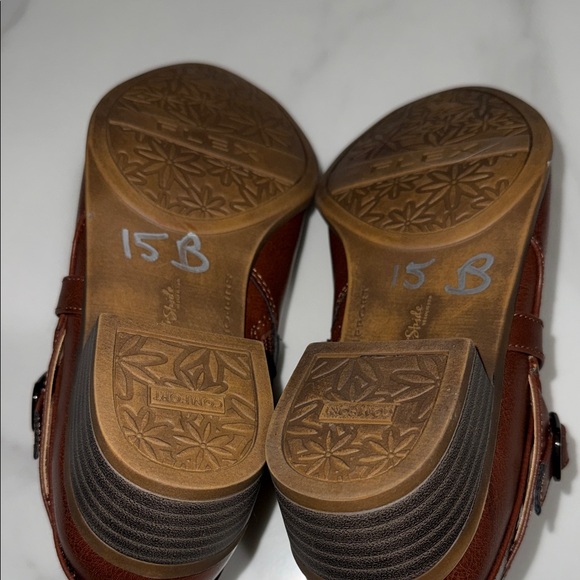 Life Stride Chestnut Ankle Booties - Picture 8 of 8